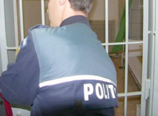 Proxeneţi condamnaţi la închisoare, săltaţi de oamenii legii